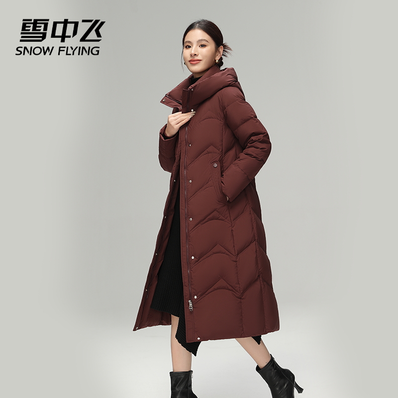 雪中飞2025冬季新款女士连帽气质修身显瘦长款过膝防风保暖羽绒服