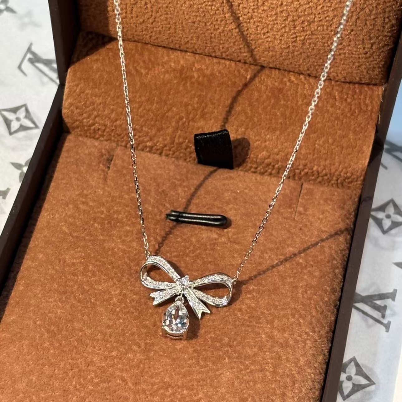 【MIYA珠宝】PT950 蝴蝶结水滴套链