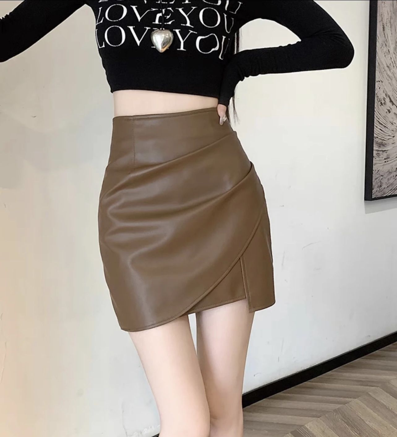 大码秋冬皮裙半身裙女a字高腰2025新款包臀短裙显瘦百搭褶皱皮裙