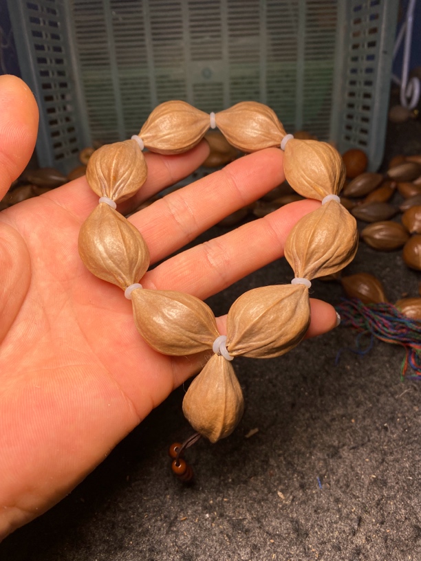 2.2四花铁核原皮手串