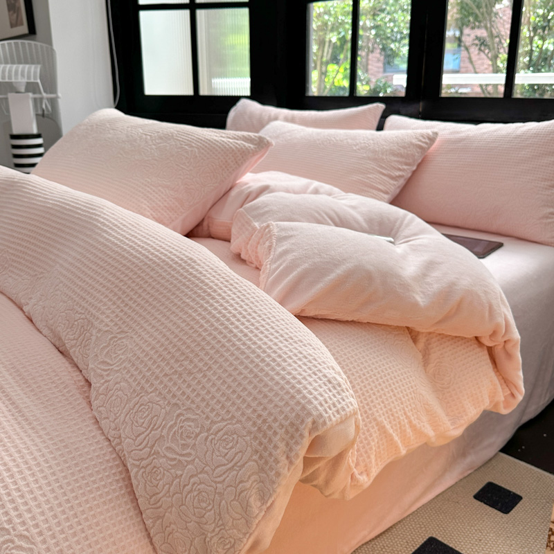 2023新款A类牛奶绒立体雕花四件套 双面简约加绒加厚纯色单人绒被
