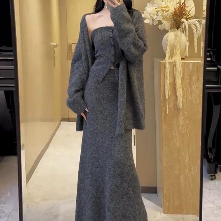 气质名媛毛衣套装女秋冬新款韩版宽松抹胸背心针织衫半身裙三件套