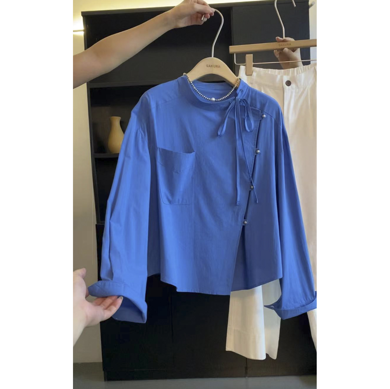 璎婲sᴀᴋᴜʀᴀ【蓝调电影】媛韩系简约圆领系带斜门襟不规则长袖衬衫