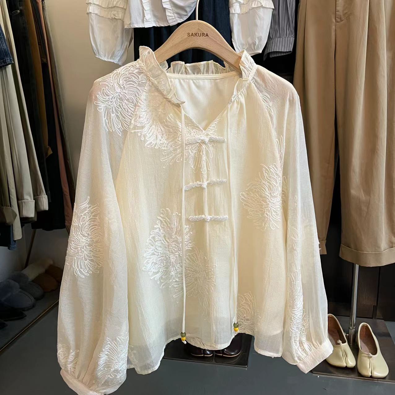 璎婲sᴀᴋᴜʀᴀ【怦然心动】媛新中式重工刺绣系带宽松甜美气质衬衫