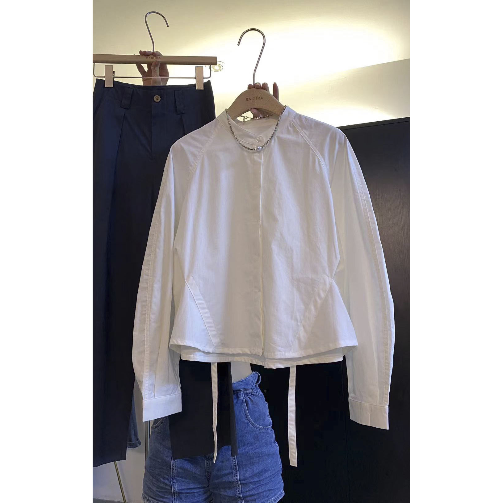 璎婲sᴀᴋᴜʀᴀ【榛巧格蕾】媛韩版设计感腰间收腰绑带隐藏单排扣衬衫