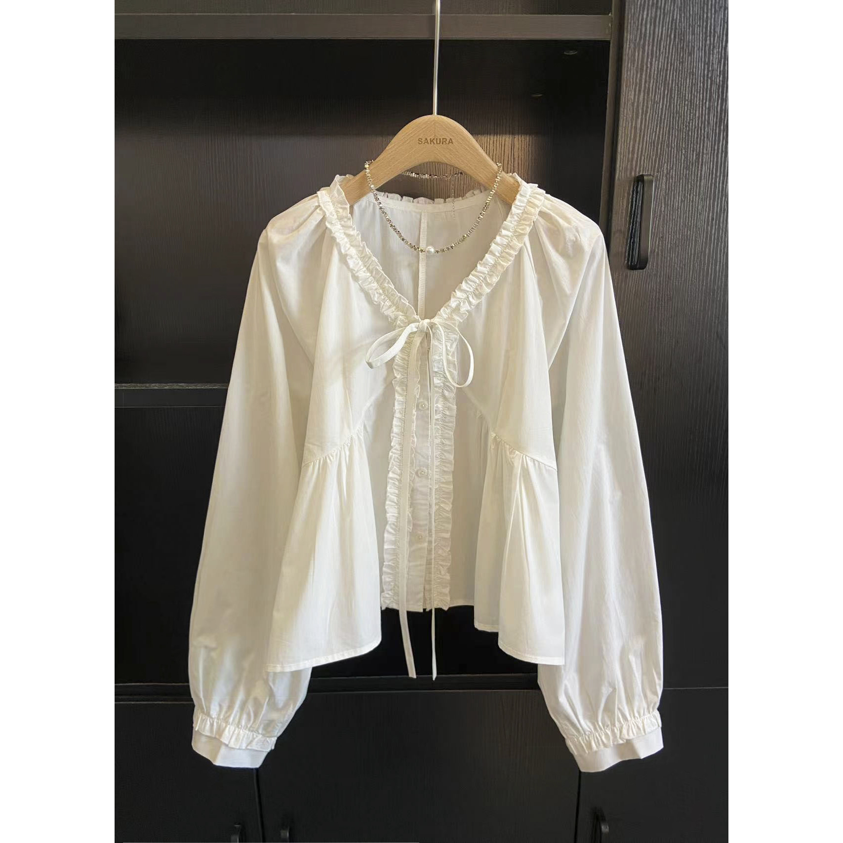 璎婲sᴀᴋᴜʀᴀ【圣日耳曼】媛法式复古温柔甜美V领系带单排扣长袖衬衫