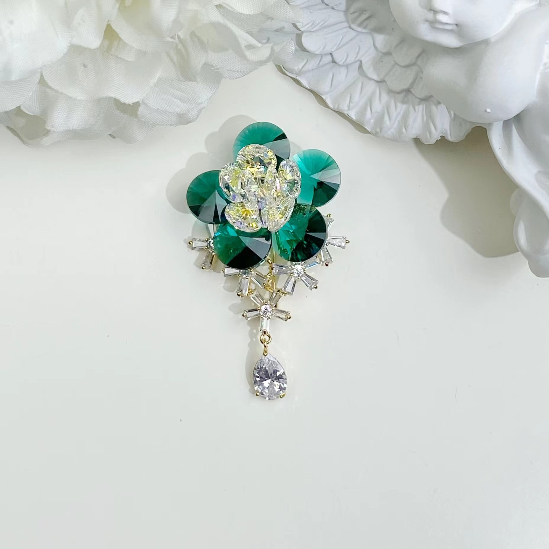 铜合金仿水晶胸针 GD643【施】精灵花《绿》胸针