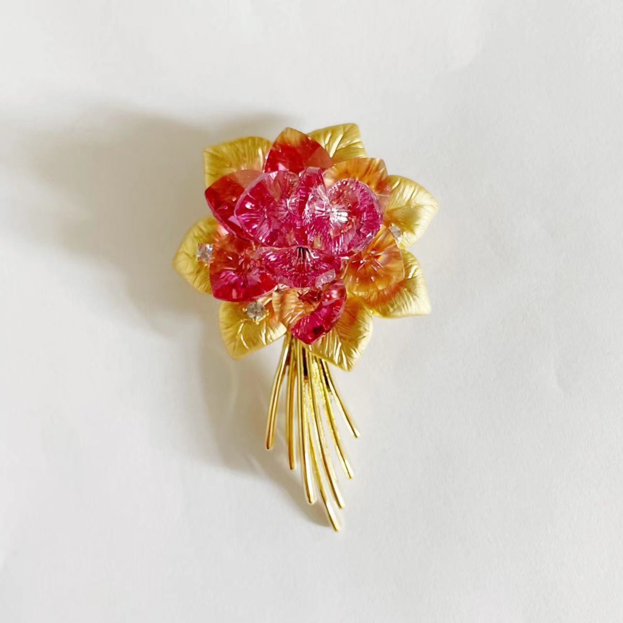 铜合金仿水晶胸针 GD385【施】粉花束胸针