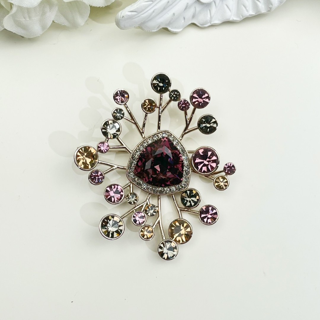 铜合金仿水晶胸针 HY1942灿烂紫心胸针