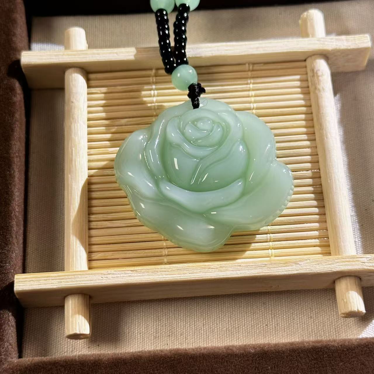  1.浅绿花开富贵吊坠经典时尚百搭款