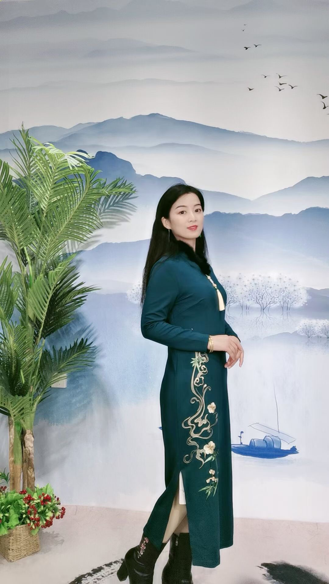 复古国风绣花长款连衣裙优雅设计