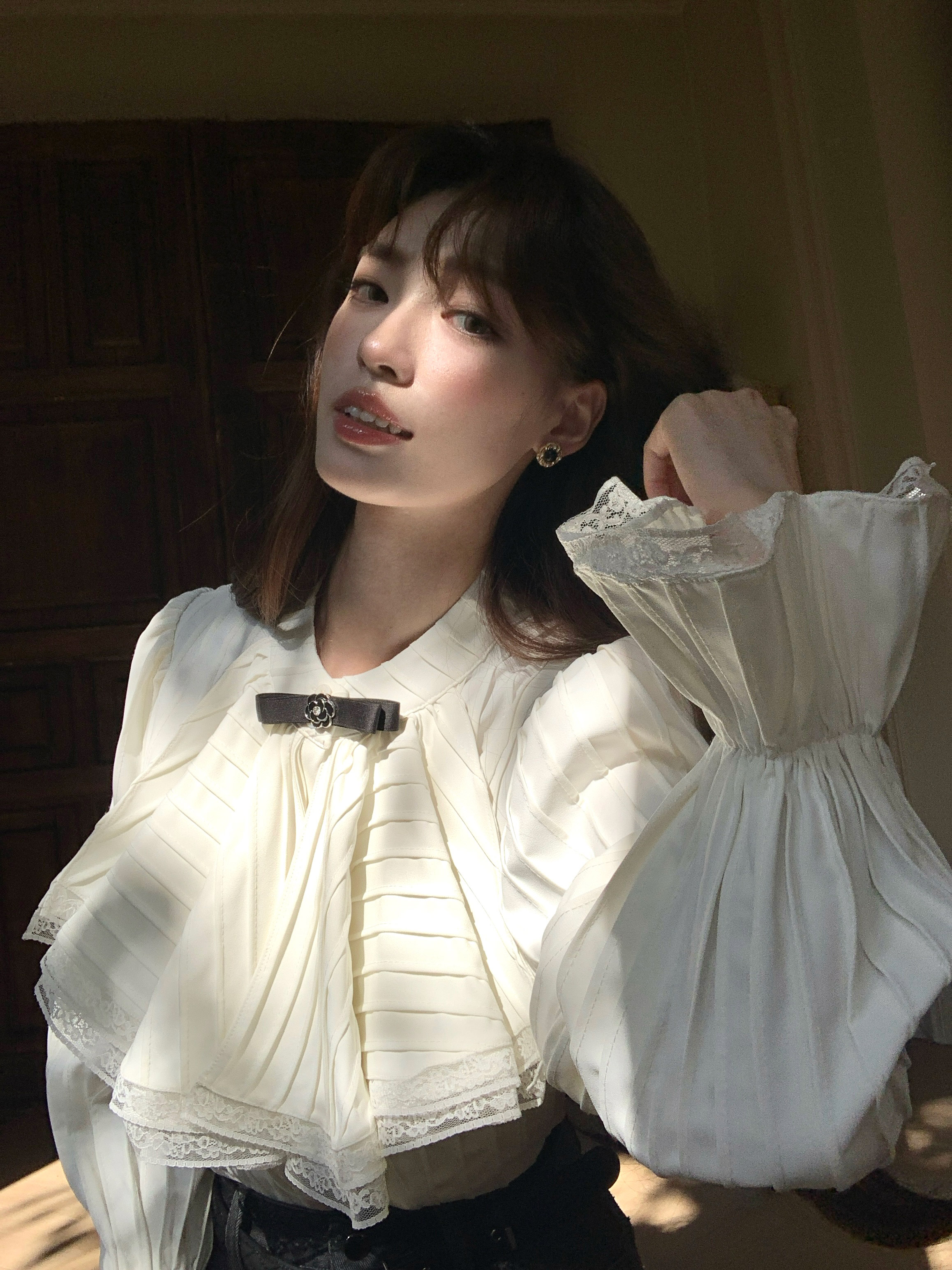 SourceWithU 8.10指挥家 蕾丝拼接黑色蝴蝶结衬衫