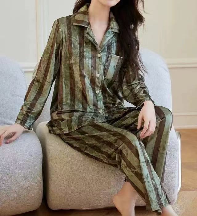 轻奢高级感女钻石绒睡衣秋冬条纹气质时尚家居服粉色小熊长袖套装
