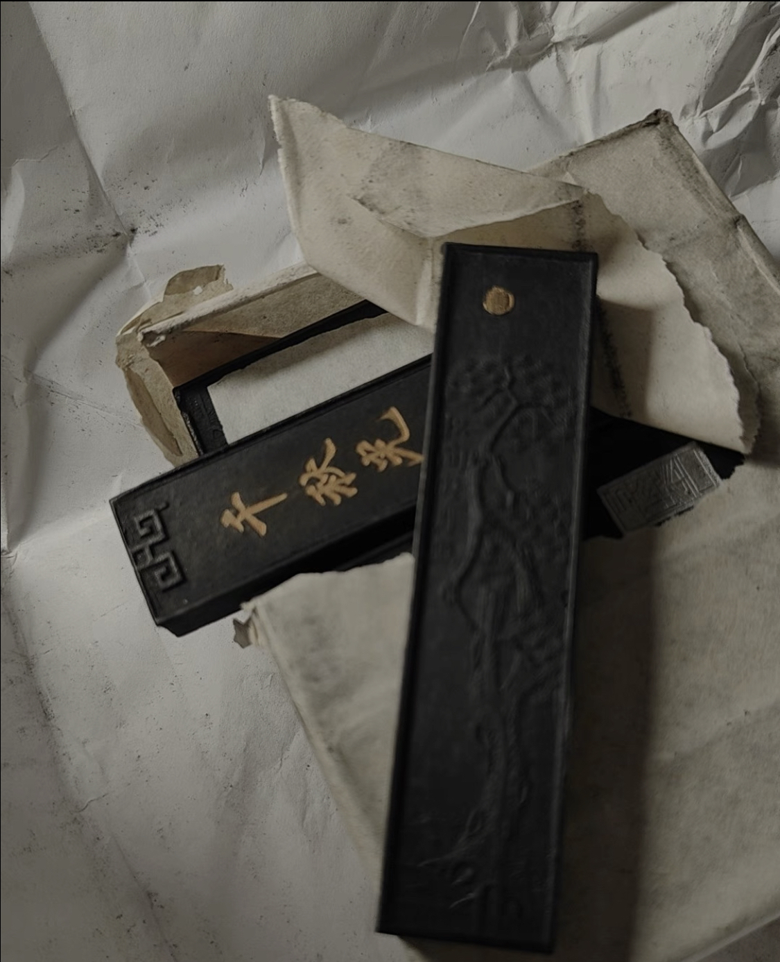 上海墨厂千秋光墨锭8钱22克，年代自鉴，老墨难免小瑕疵介意勿拍