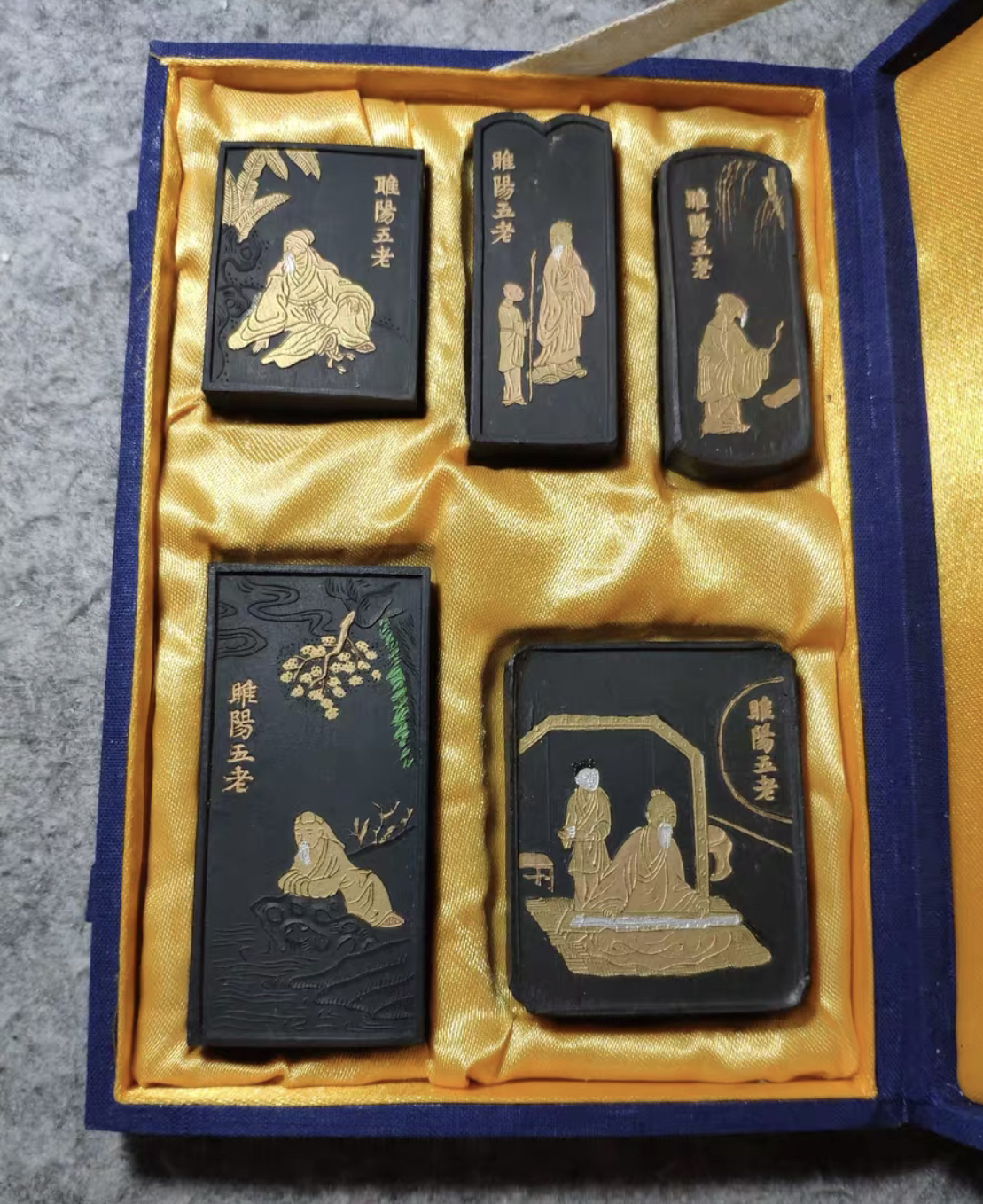 屯胡小五老墨锭—老墨年代自鉴，难免小瑕疵，介意勿拍！