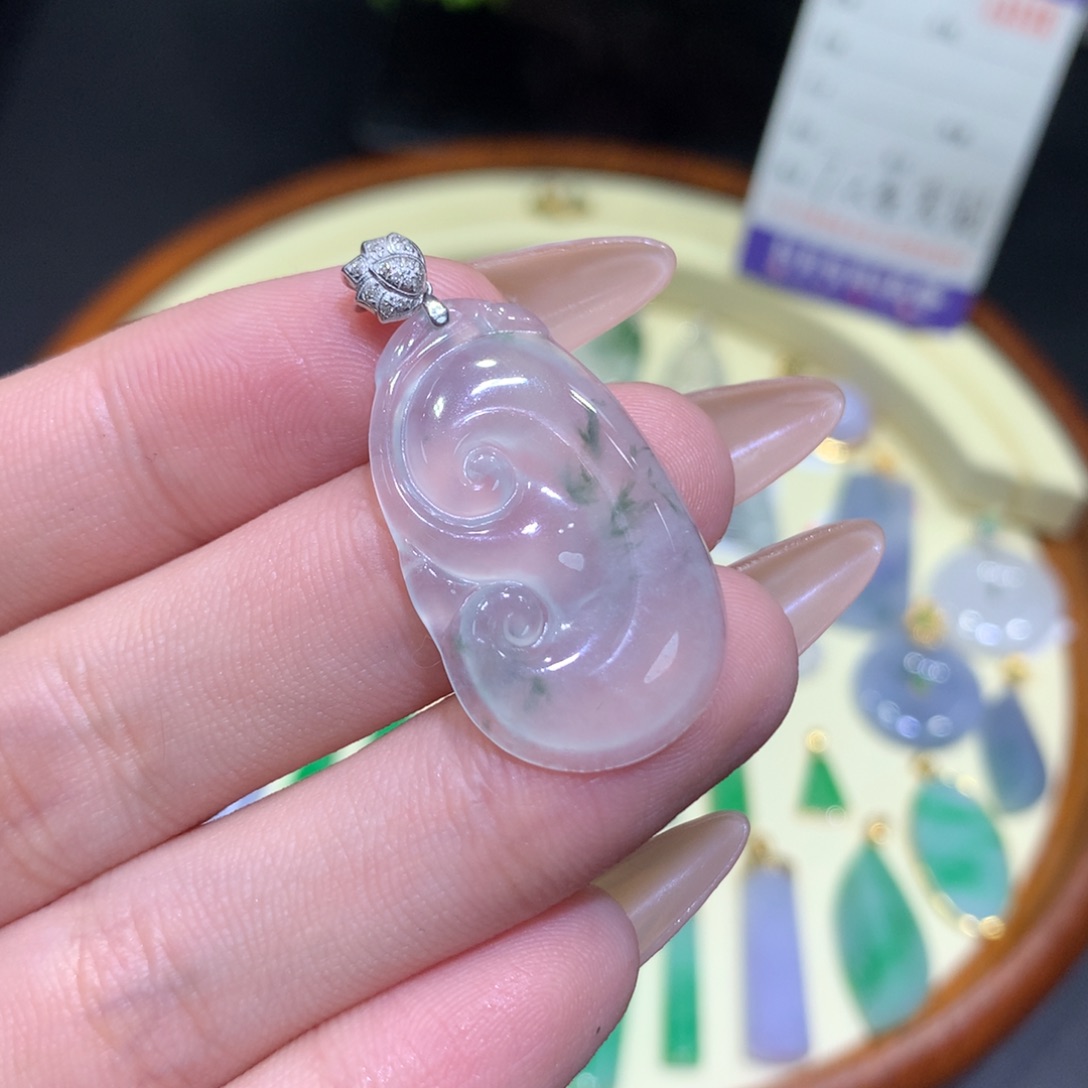 翡翠颈饰18K金镶嵌如意