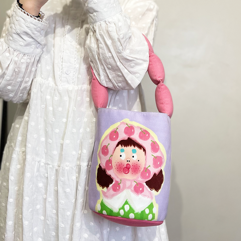 弘娜X仟精灵插画师合作款 卡通搞怪表情系列水桶包女手提单肩布包