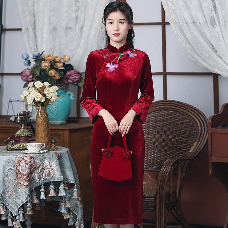 （崔万志旗袍）气质显瘦红色绣花丝绒旗袍连衣裙WZ4960