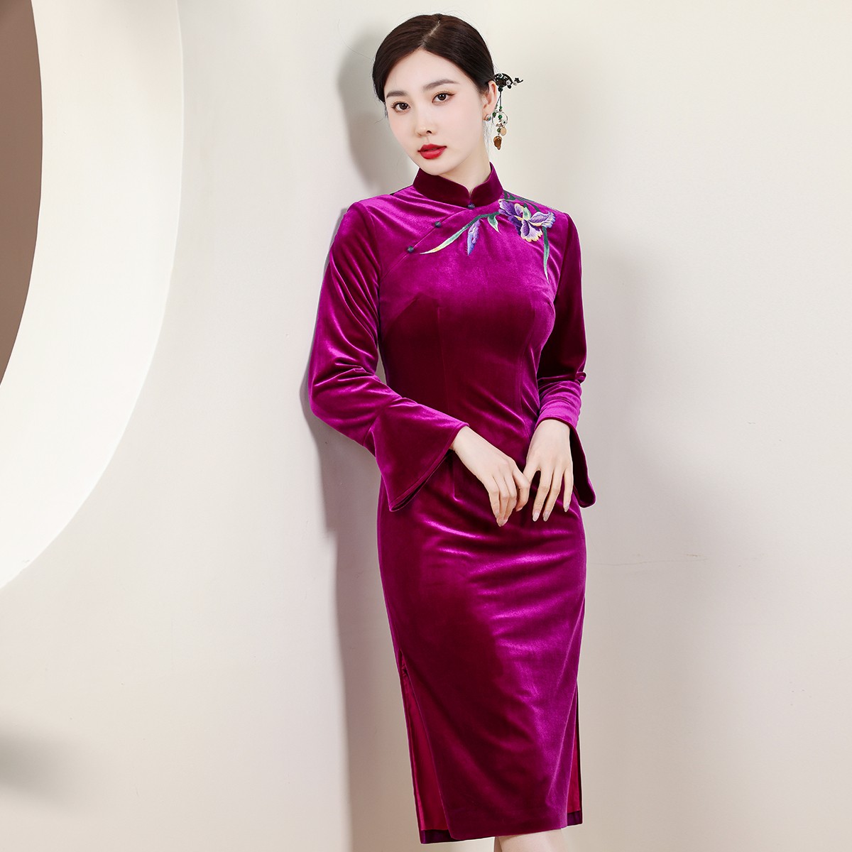 （崔万志旗袍）改良中长款绣花丝绒旗袍连衣裙 WZ4959