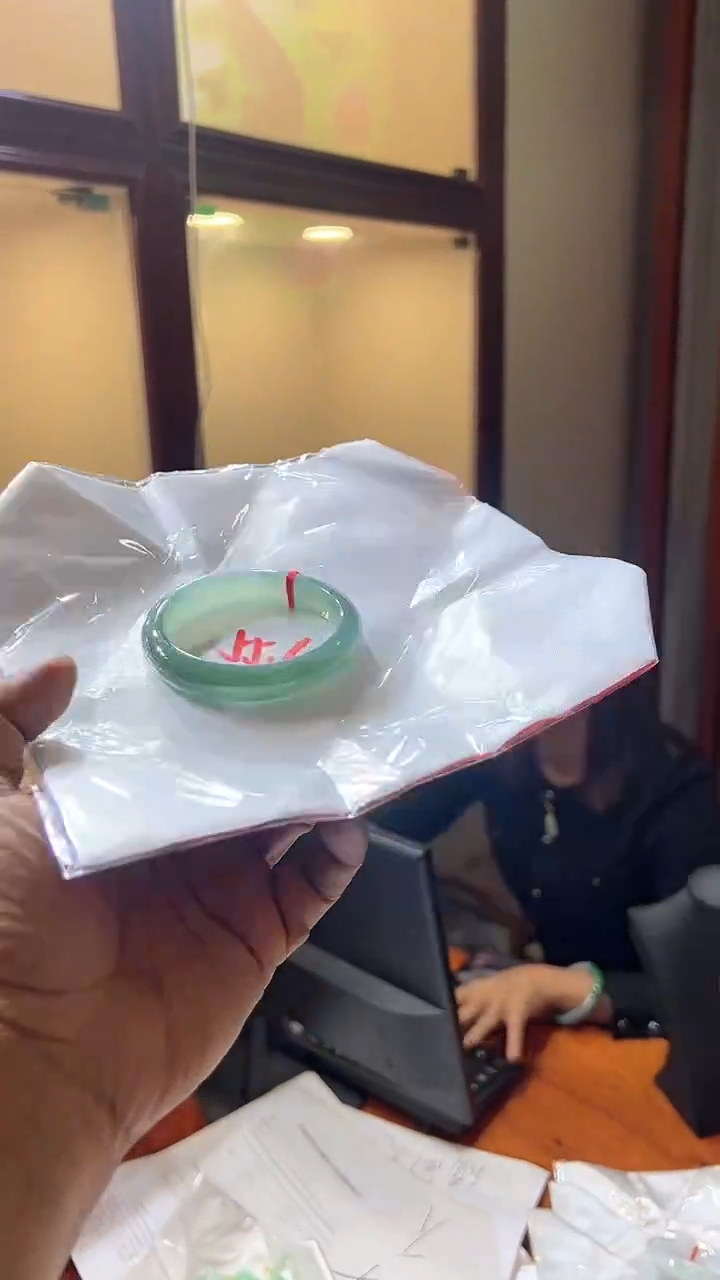 【闪购商品】翡翠手镯未镶嵌手镯