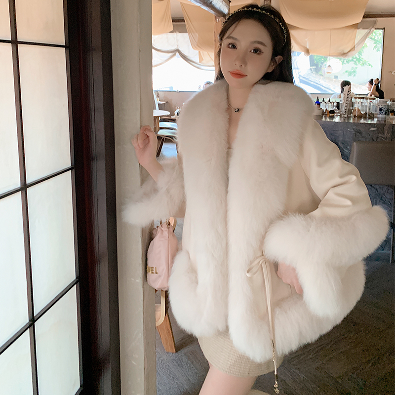 23041超大狐狸毛领麂皮绒皮草外套女斗篷式内胆鹅绒时尚2024冬季