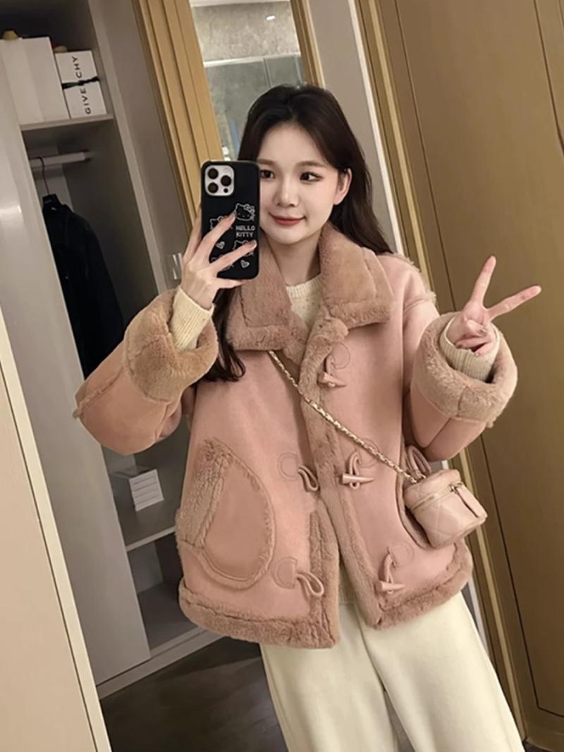 粉色加绒皮毛一体外套女2023秋冬季减龄气质牛角扣加厚保暖短外套