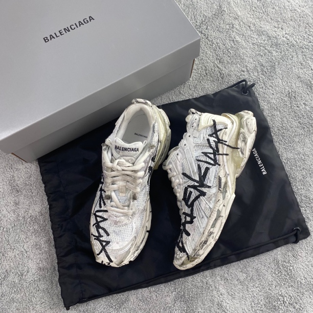 全新未使用 Balenciaga/巴黎世家 Runner涂鸦系带老爹鞋低帮复古
