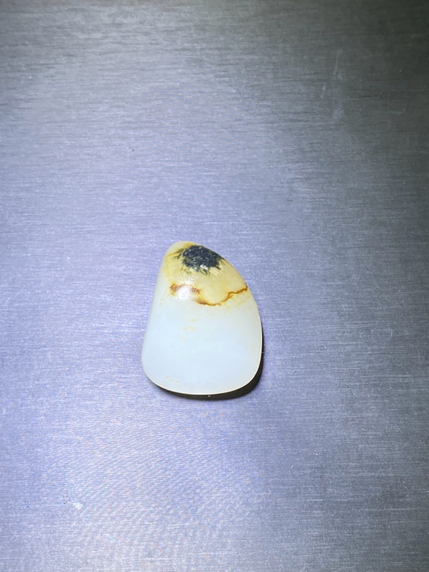 新疆和田玉 翠色吊坠 特色料