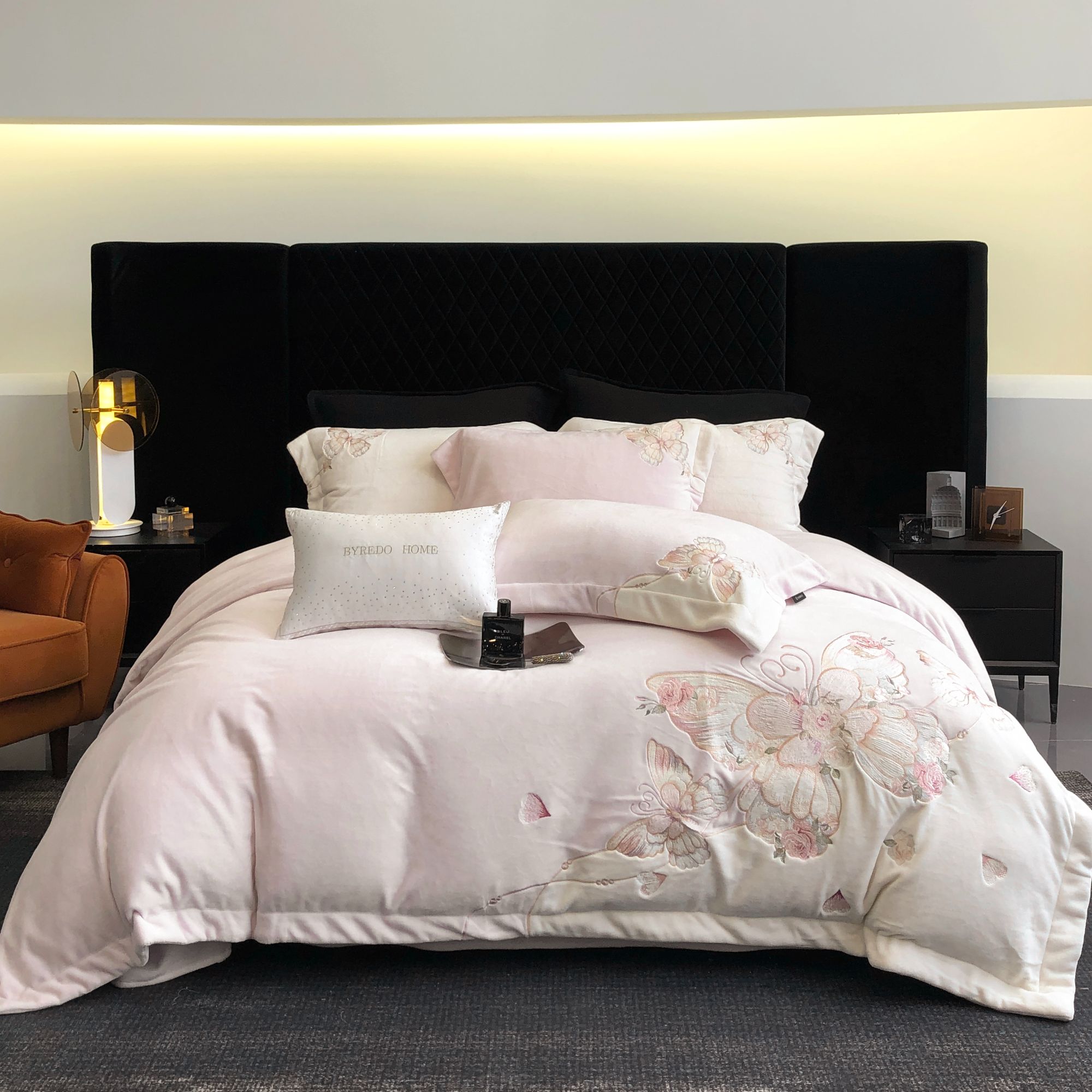 LUCKY好运- 【XR  梦幻绒系列】  — 高克重全消光牛奶绒四件套