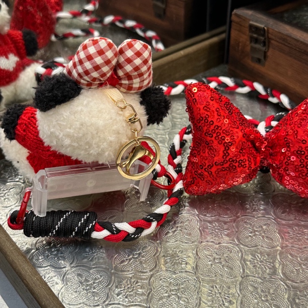 非金属布艺项链 红色蝴蝶结熊猫玩偶斜挎手机背夹-38106