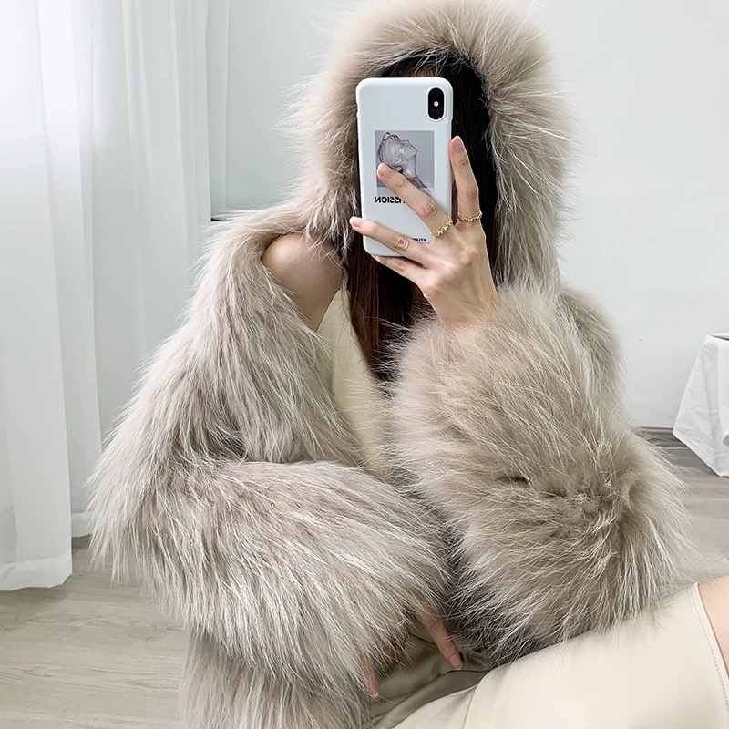 四宝家时尚编织貉子毛戴帽短50公分休闲外套