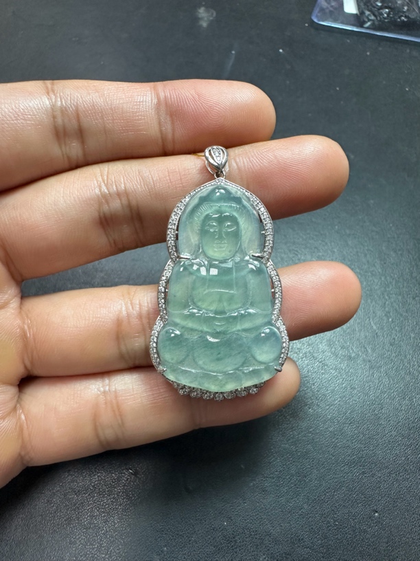 天然翡翠观音吊坠银镶