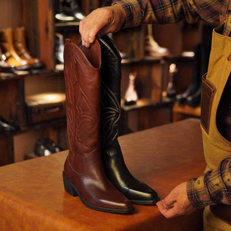 刺绣西部牛仔靴女2025复古粗跟尖头高筒V口高跟长靴及膝靴时装靴