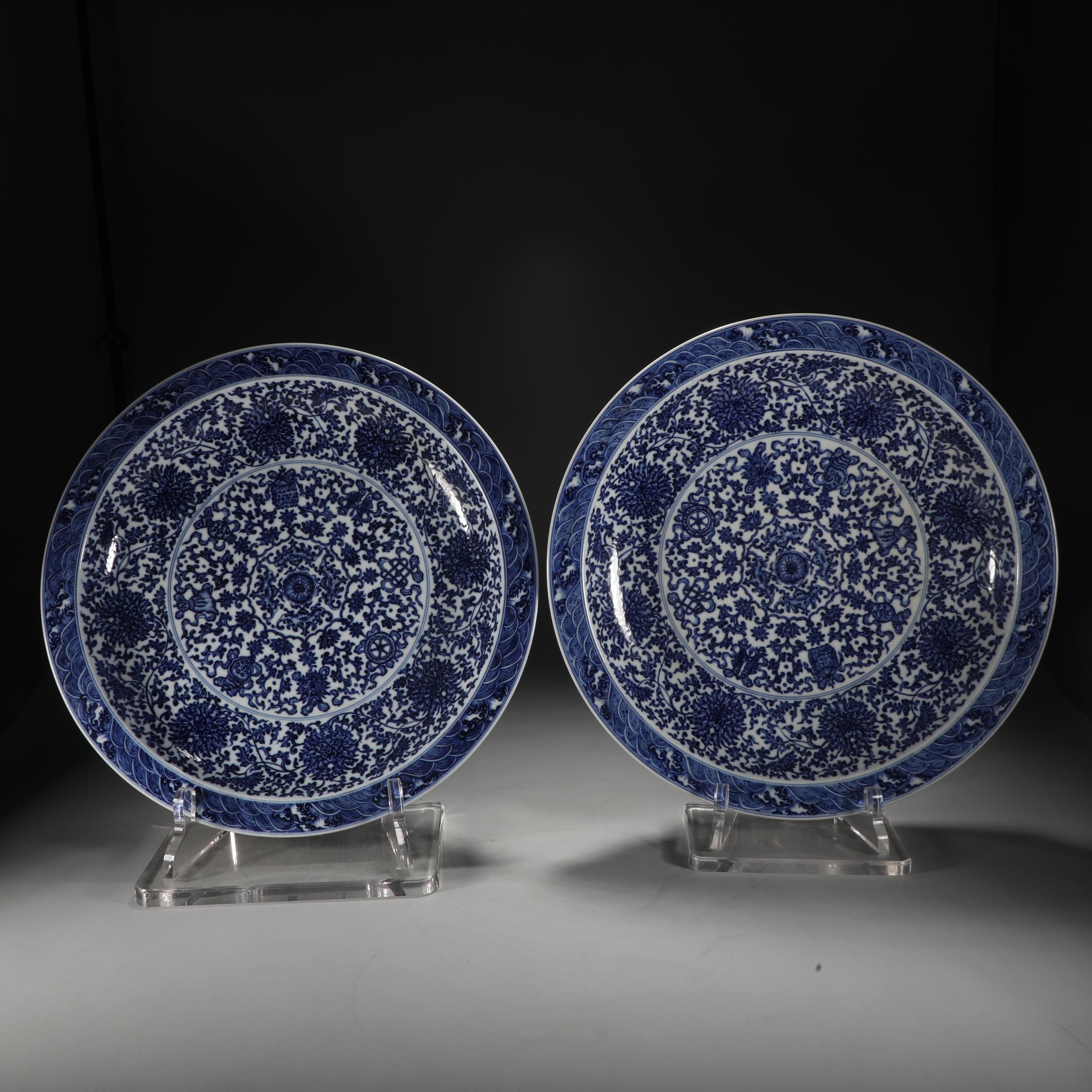 清乾隆·青花缠枝花卉大赏盘一对
