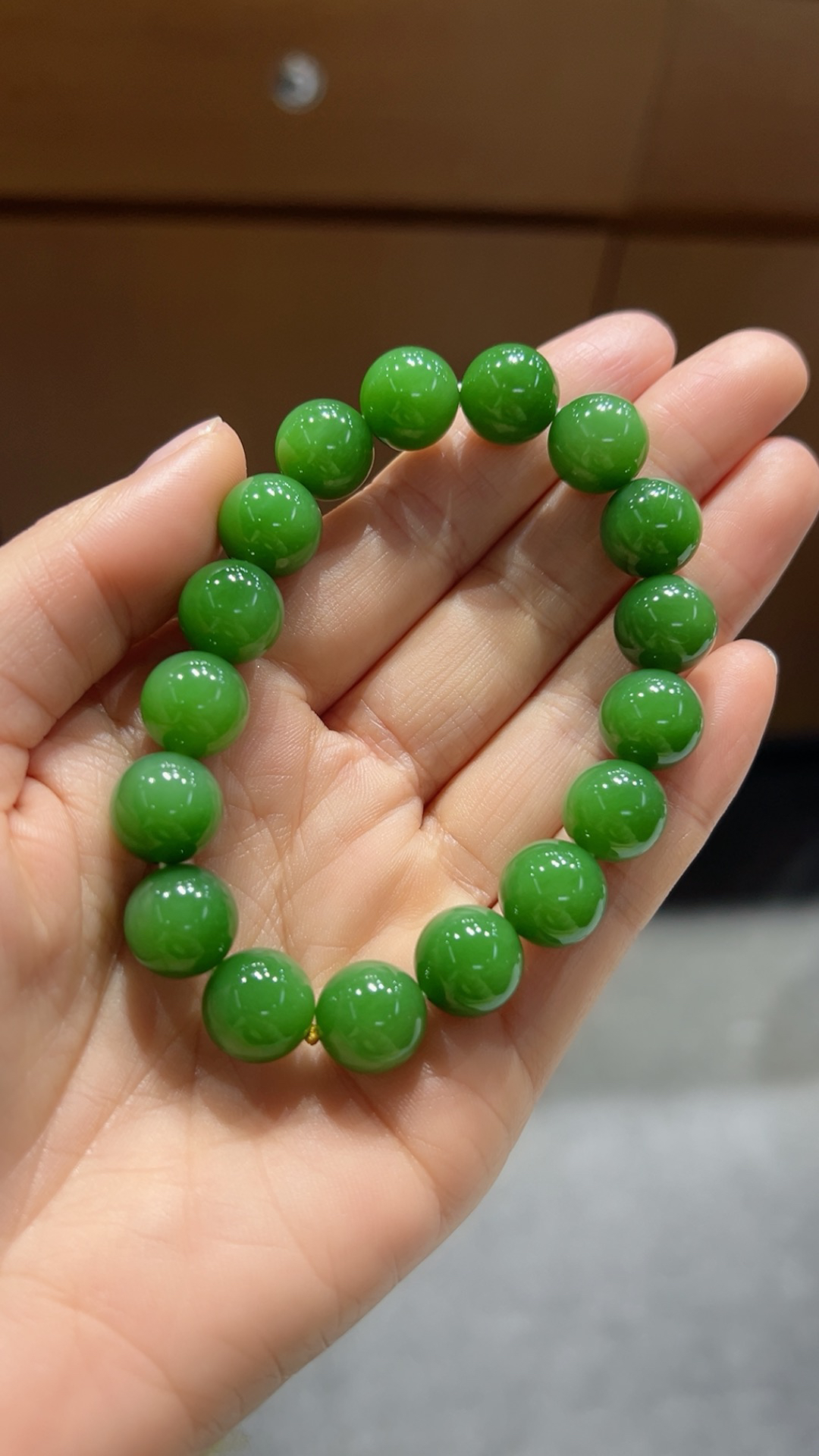 精品级碧玉粉绿手串