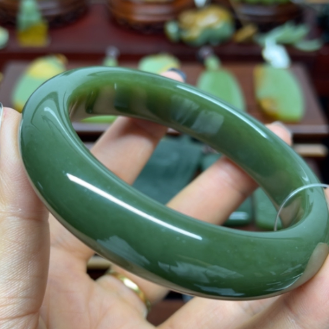 【闪购商品】岫岩老玉（透闪石质玉）手镯未镶嵌丙*木口径64