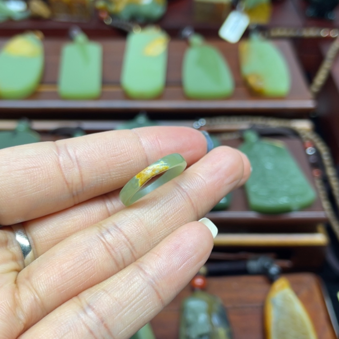 【闪购商品】岫岩河磨玉（透闪石质玉）指环未镶嵌沐***！17口径