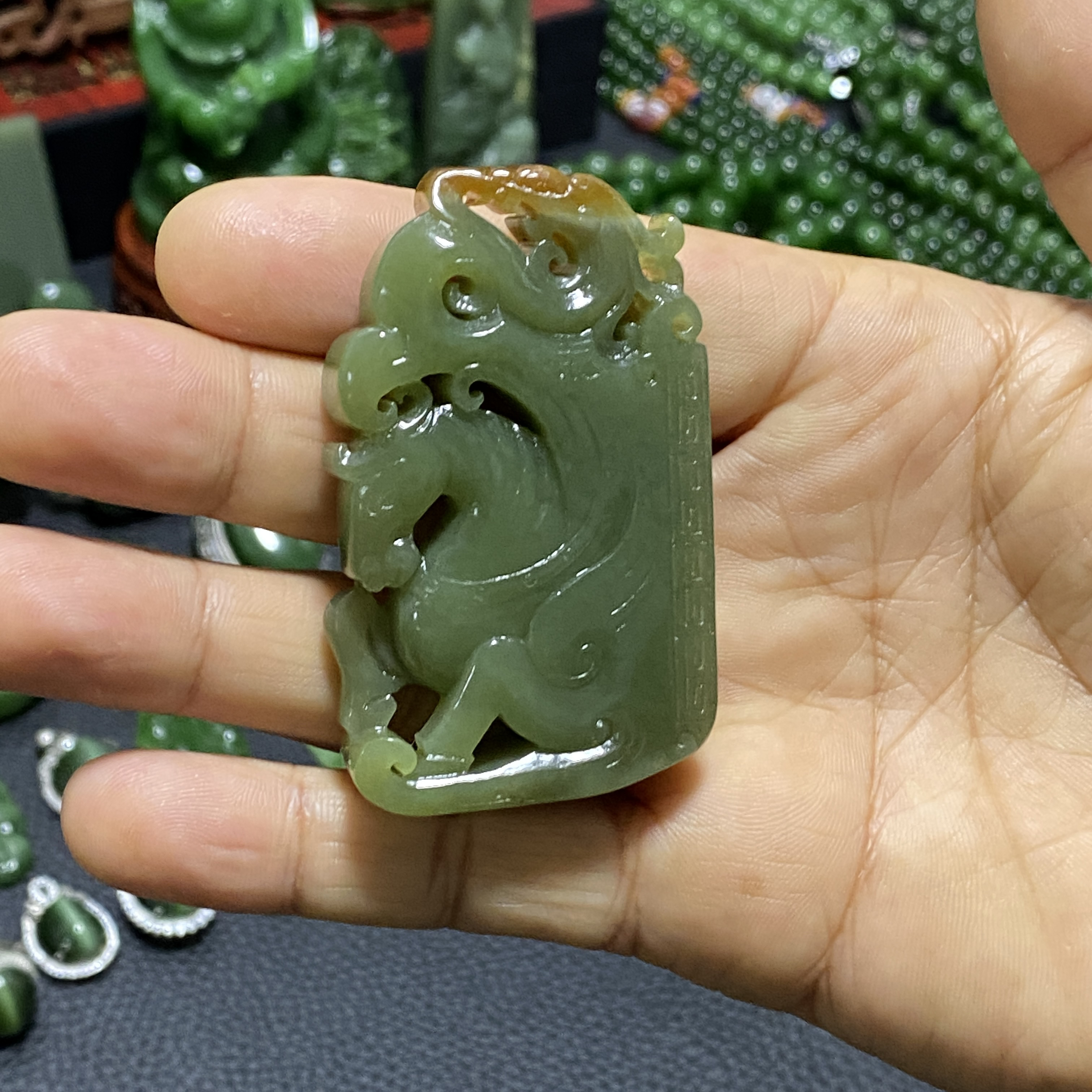 和田玉手工雕刻马上成龙挂坠