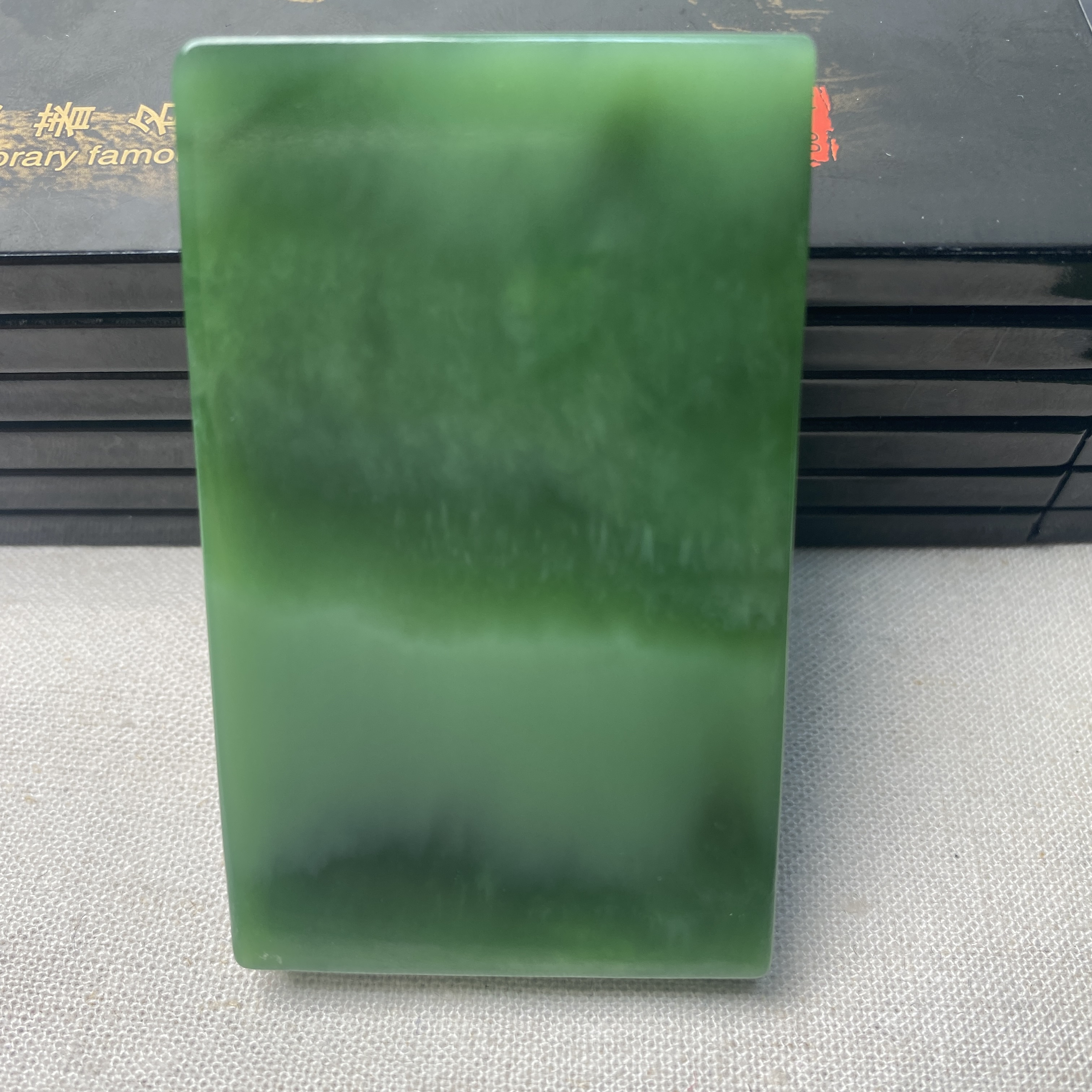 碧玉猫眼意境巧雕平安牌