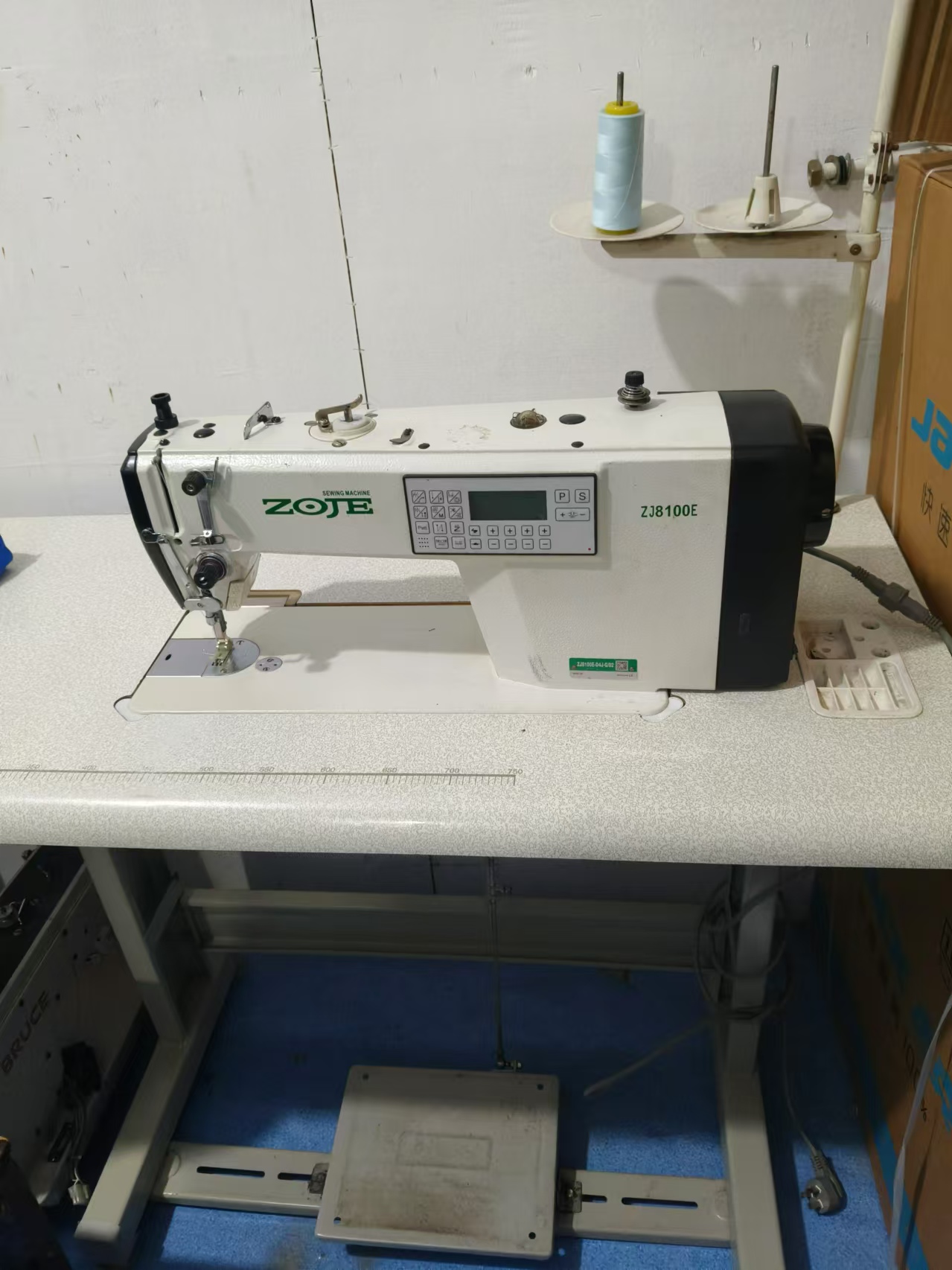 电脑缝纫机，自动剪线，自动抬压脚，倒针无声，步进款