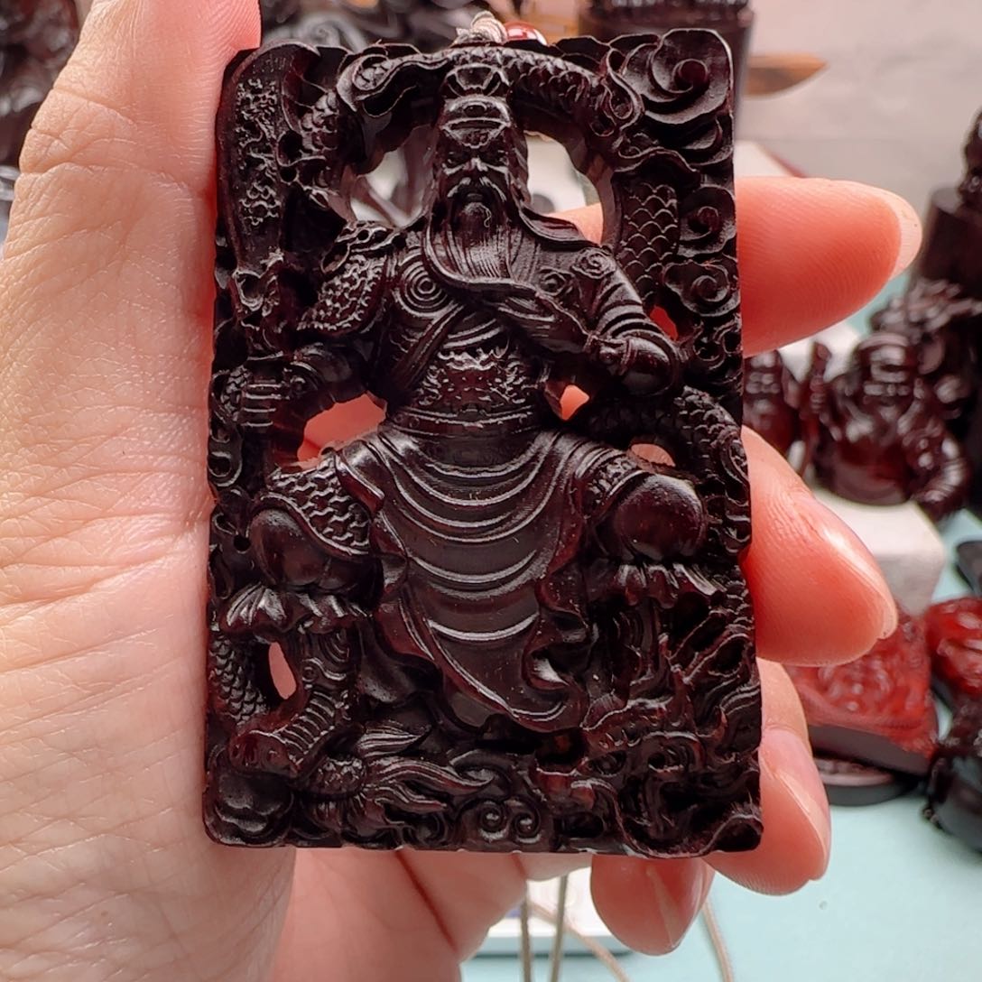 小叶紫檀把件一***界关公