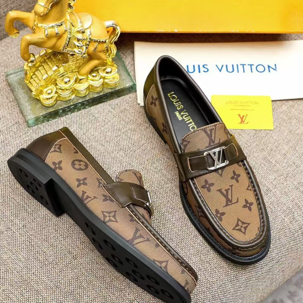 全新未使用 LOUIS VUITTON PARIS Major圆头套脚休闲单鞋/7.5码