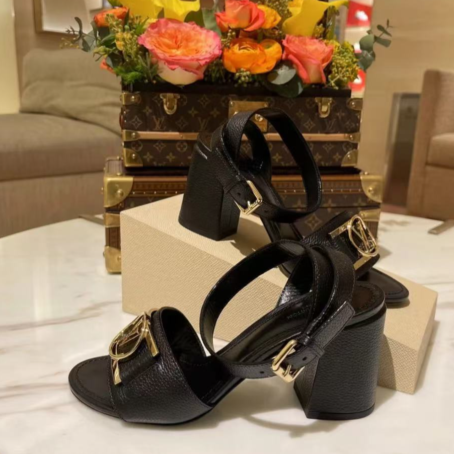 全新未使用 LouisVuitton/路易威登 Lock It简约休闲搭扣粗跟高跟