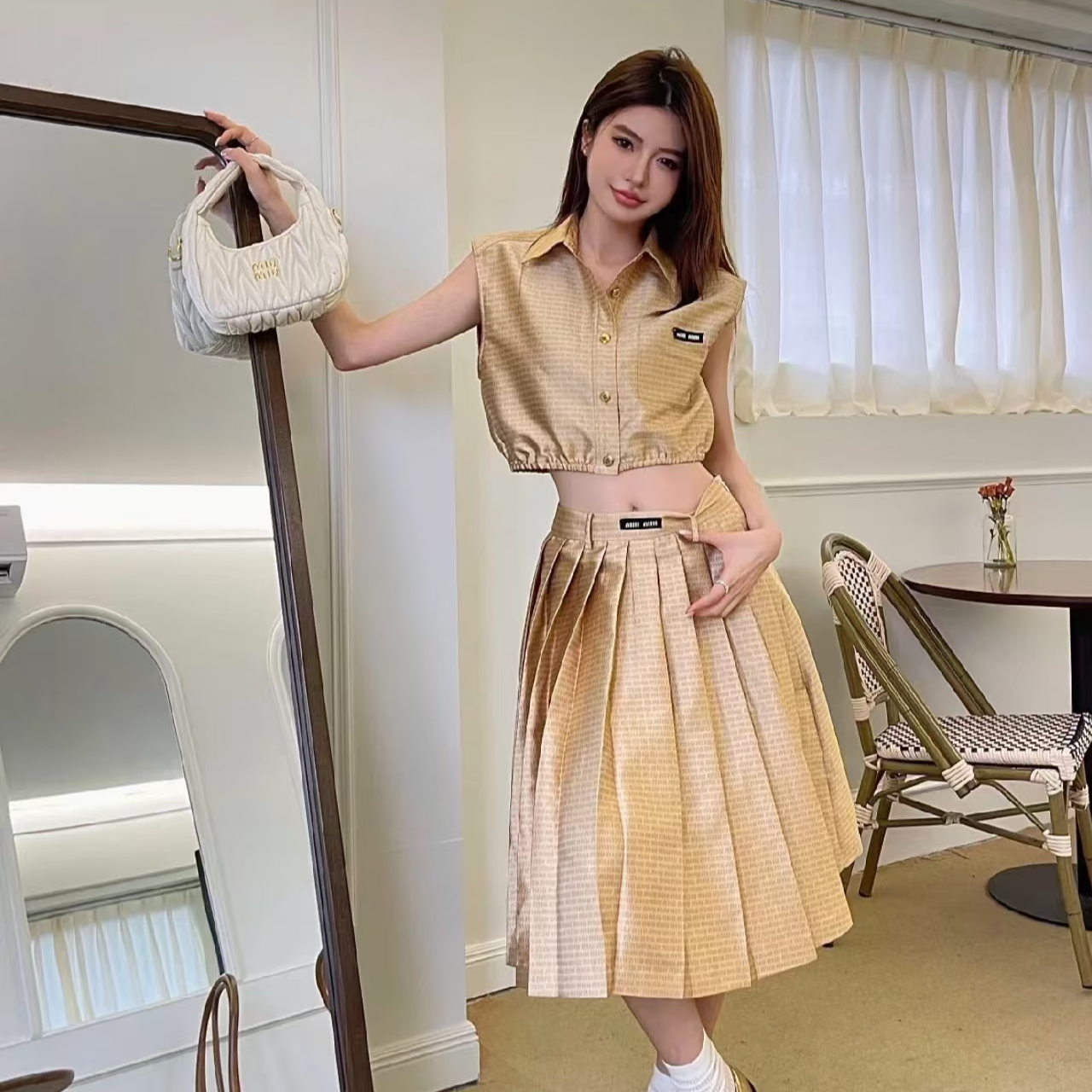 全新未使用 MIU MIU/缪缪 /无袖短款满印logo上衣/38码