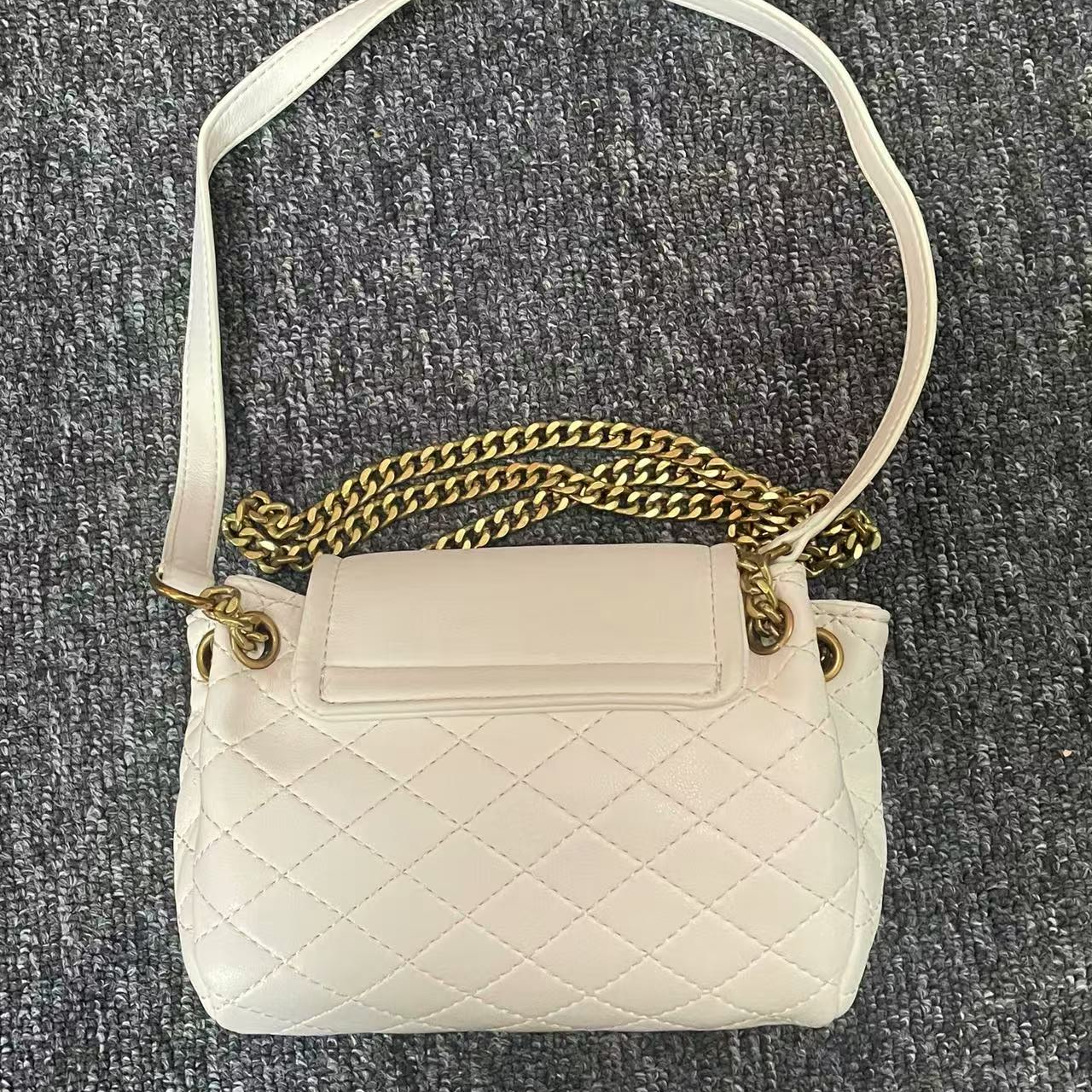 姝宴真皮女包小菱格边白色