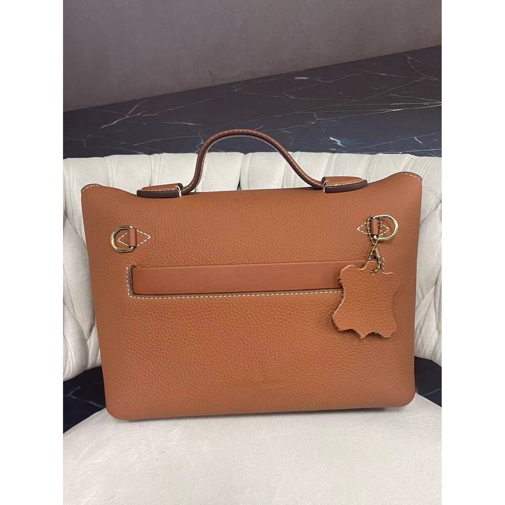 姝宴真皮女包手提金扣饺子棕色