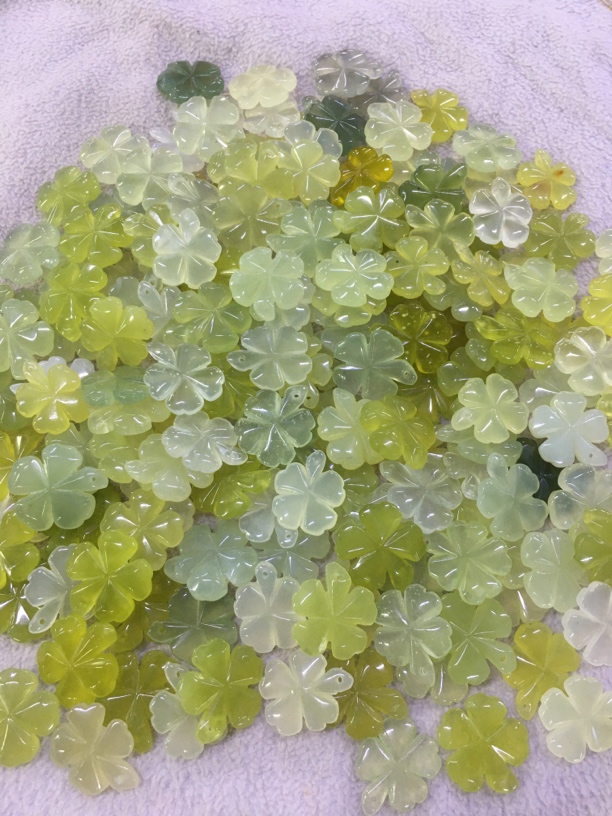 岫玉四叶草默认下单随机发货尺寸以实物收到为准岫玉棉絮属于正常