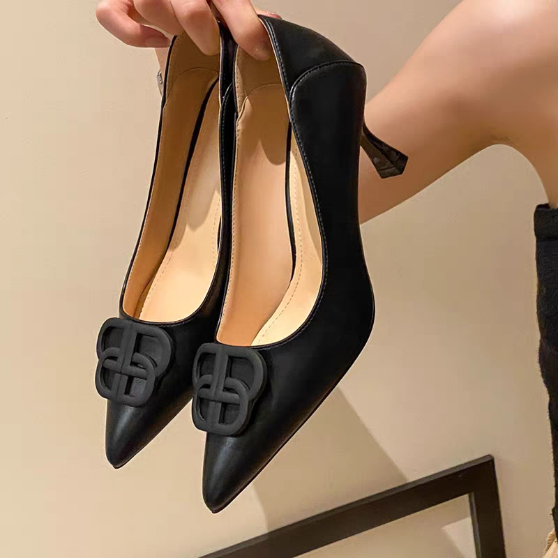 法式少女小高跟鞋2025年新款细跟尖头百搭气质黑色方扣职业单鞋女