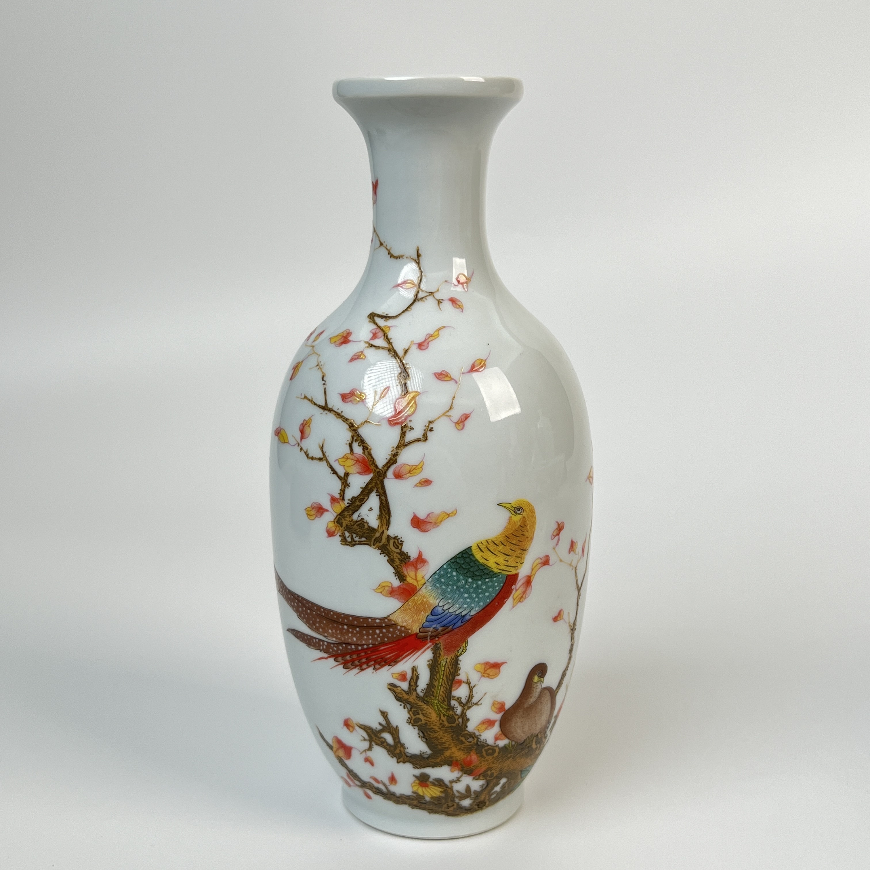 清晚期 粉彩花鸟纹赏瓶