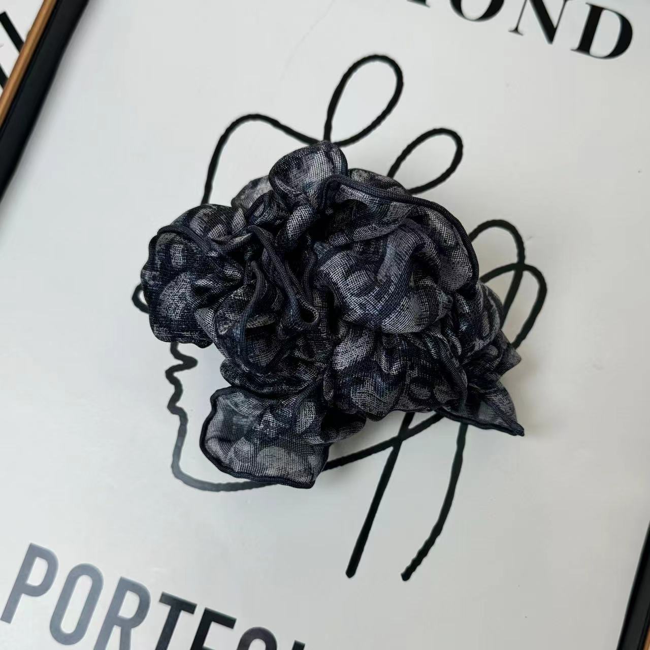 Hongxi Scarves/鸿晰丝巾桑蚕丝单面西丽纱d字母105方巾丝巾F147